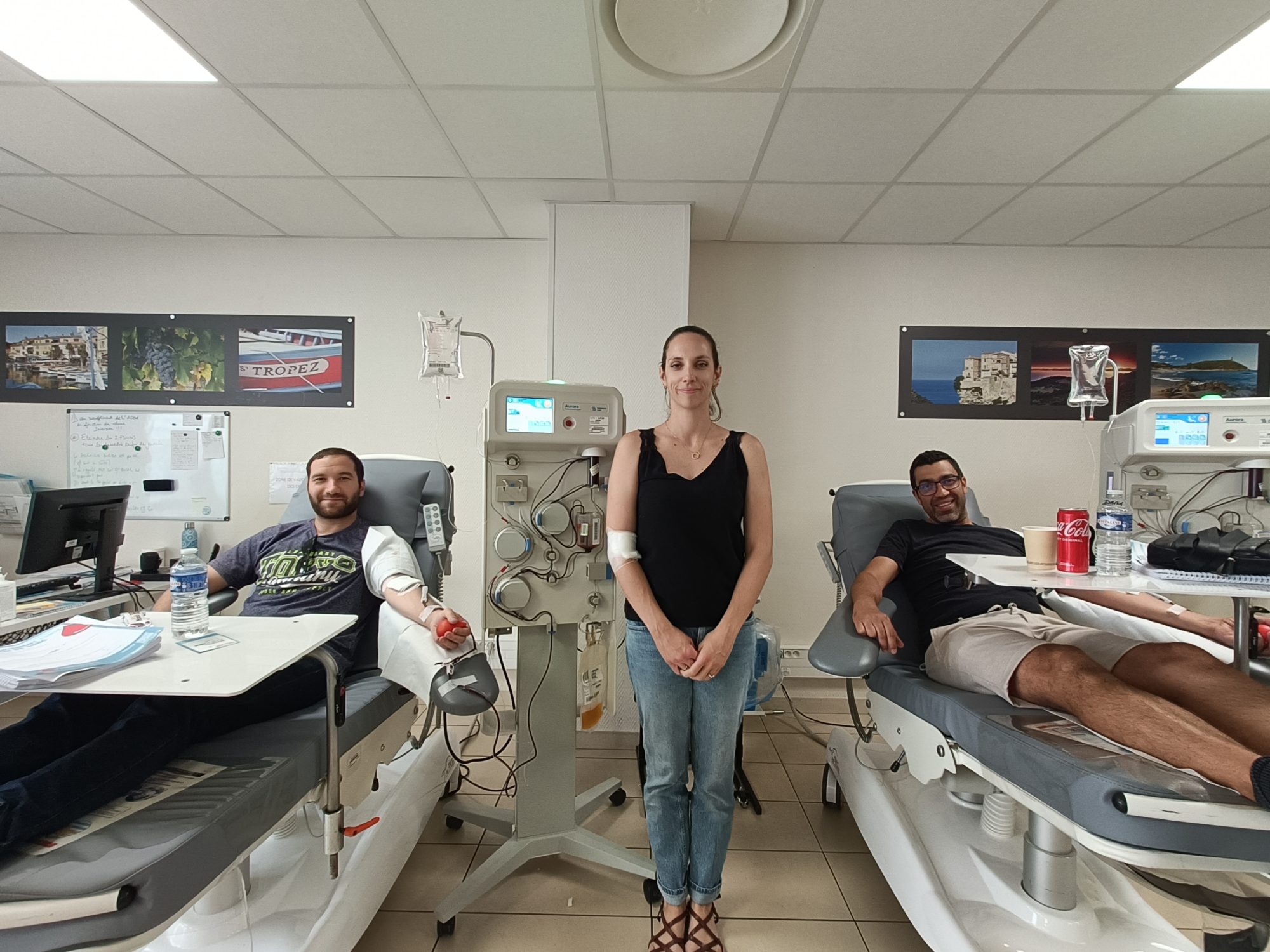 Collègues donnant le plasma à la Maison du Don EFS de Marseille