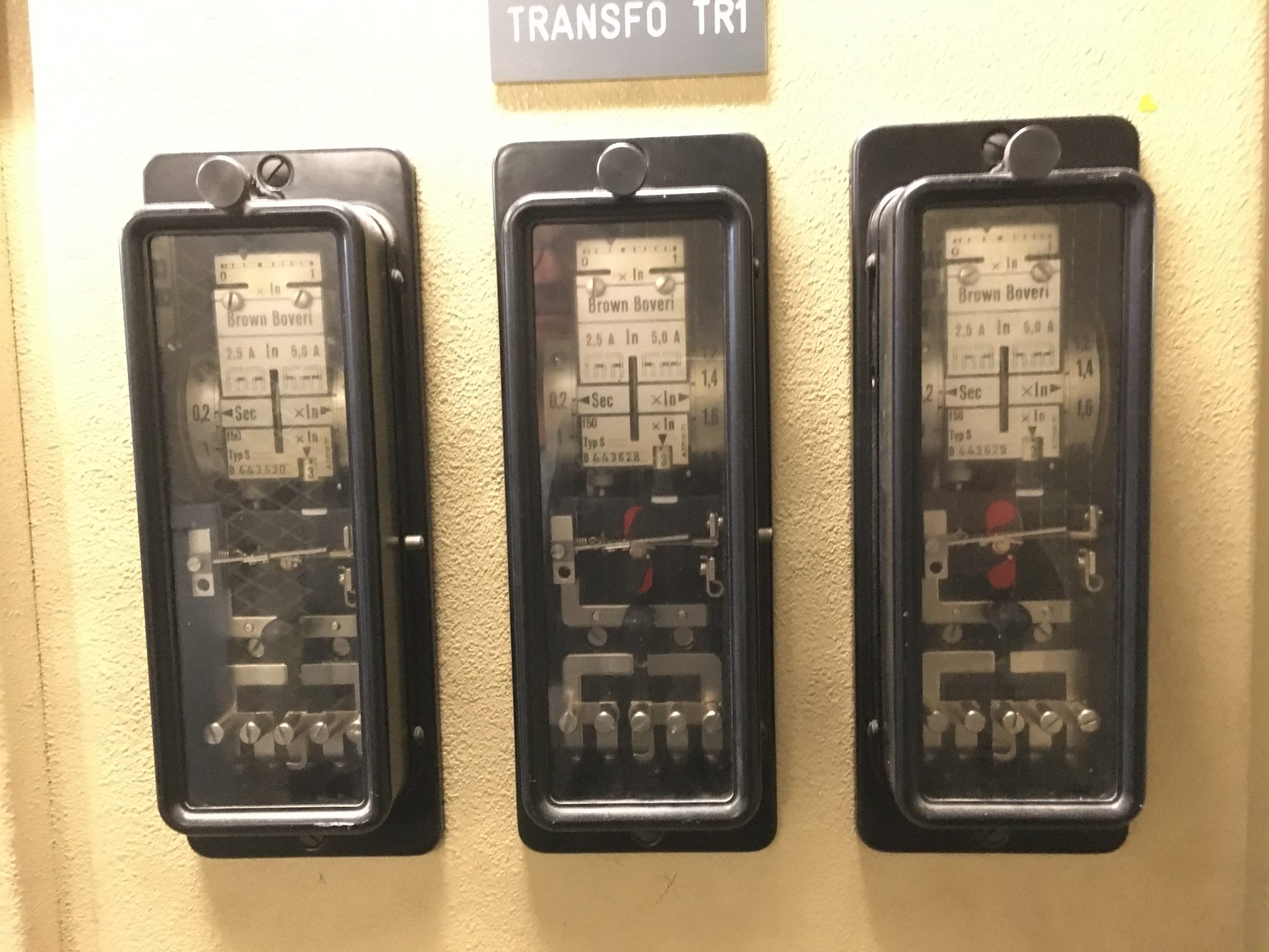 Anciens transformateurs installes dans le poste electrique NTN SNR a Annecy